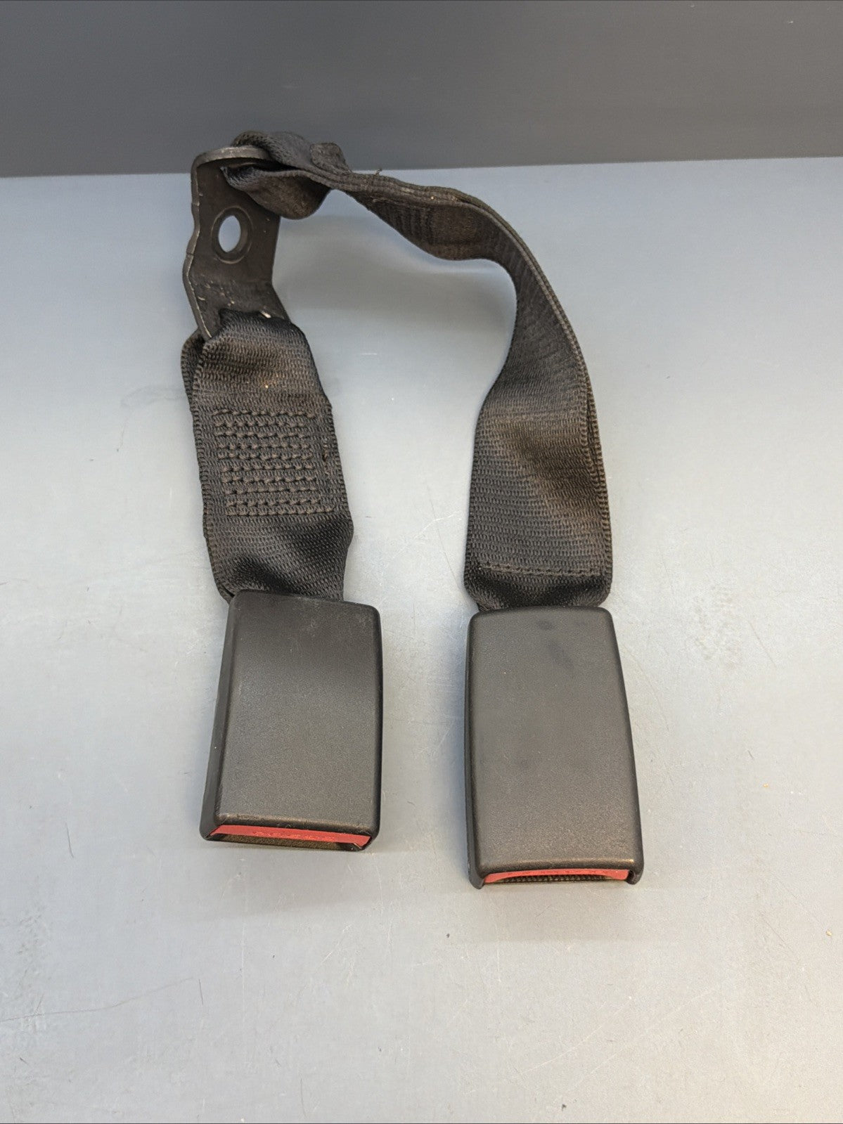 2012-2015 BMW X1 - REAR Right Double SEAT BELT Buckle / Receiver 7317731