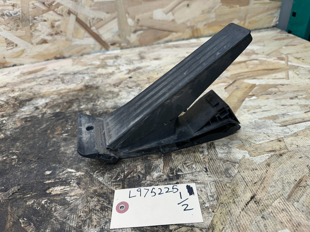 BMW 2011-2017 F25 X3 E90 F10 GAS ACCELERATOR THROTTLE PEDAL OEM 6852644