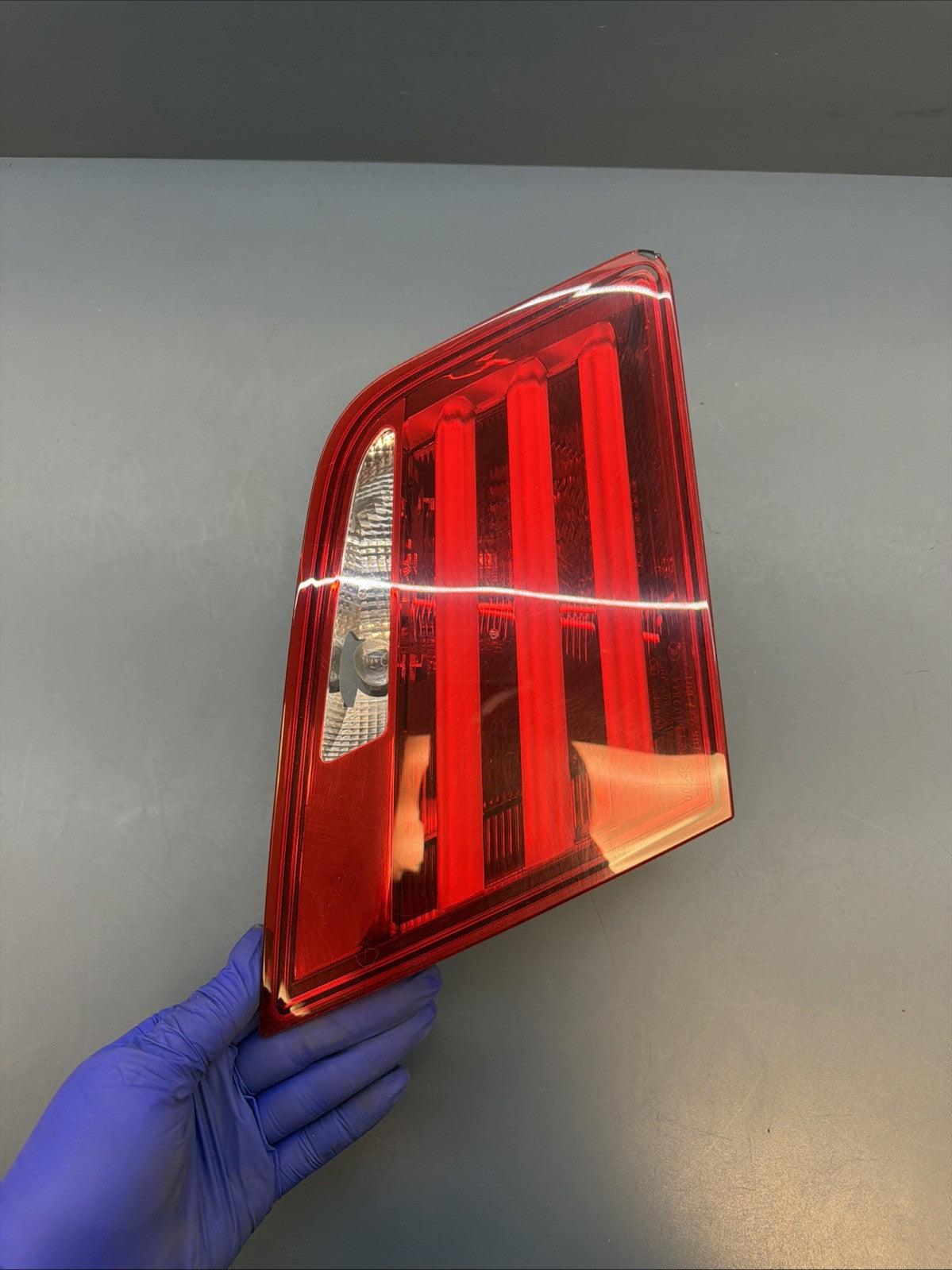 2011-2013 BMW F10 5 SERIES LEFT DRIVER SIDE INNER TAIL LIGHT OEM 7203225