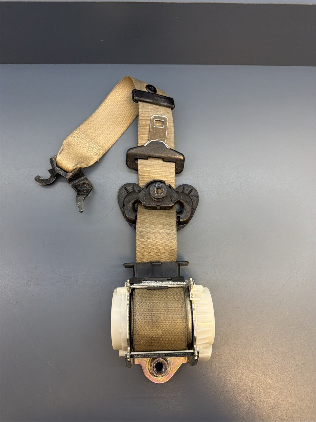 07-11 BMW E90 328 335 Front Driver Seat Belt Retractor 33059848 OEM BEIGE