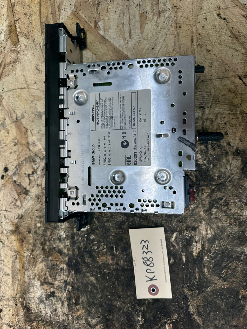 BMW E46 CENTER CONSOLE CD/RADIO STEREO RADIO PLAYER OEM BMW 6941505