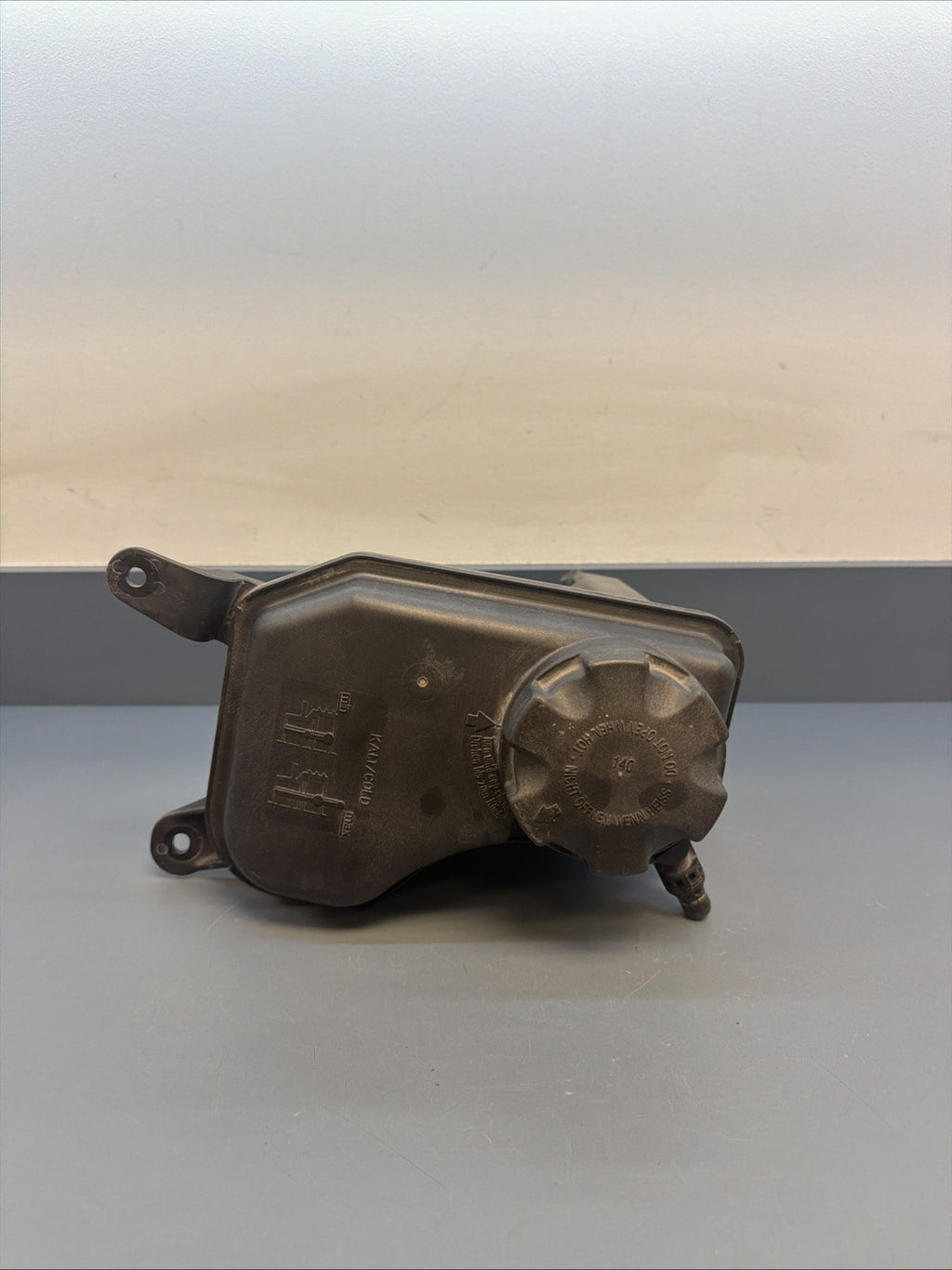 06-13 BMW E82 E88 E90 E92 E93 335 Radiator Expansion Tank Coolant Reservoir OEM