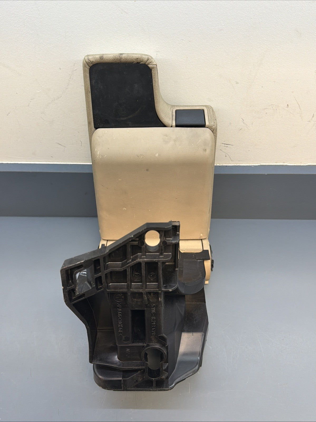 01-06 BMW E46 3 Series Center Console Armrest Storage Box Genuine BEIGE 8213678