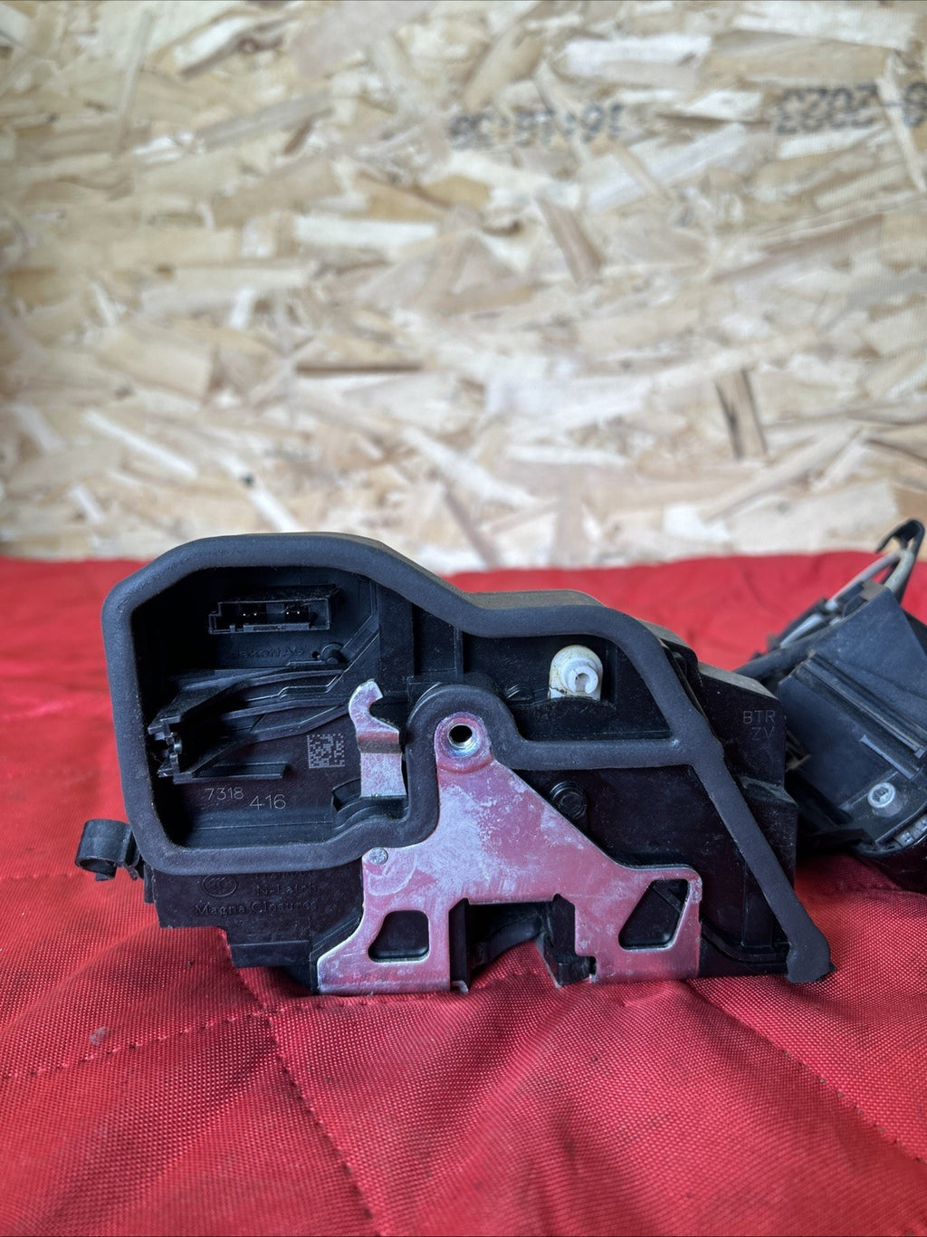 2007-2013 BMW X5 Front Right Passenger Side Door Lock Latch Actuator 7318416 OEM
