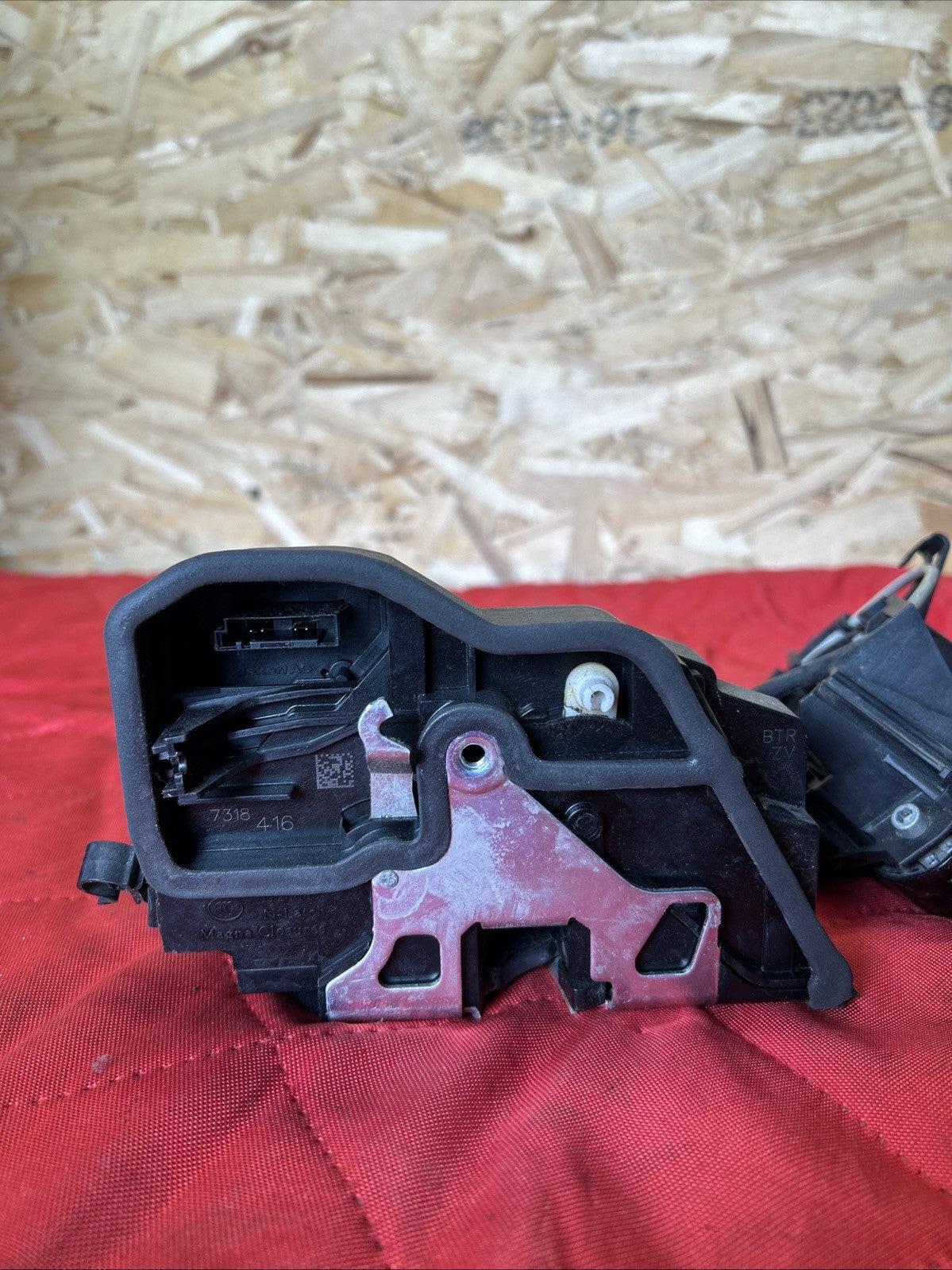 2007-2013 BMW X5 Front Right Passenger Side Door Lock Latch Actuator 7318416 OEM