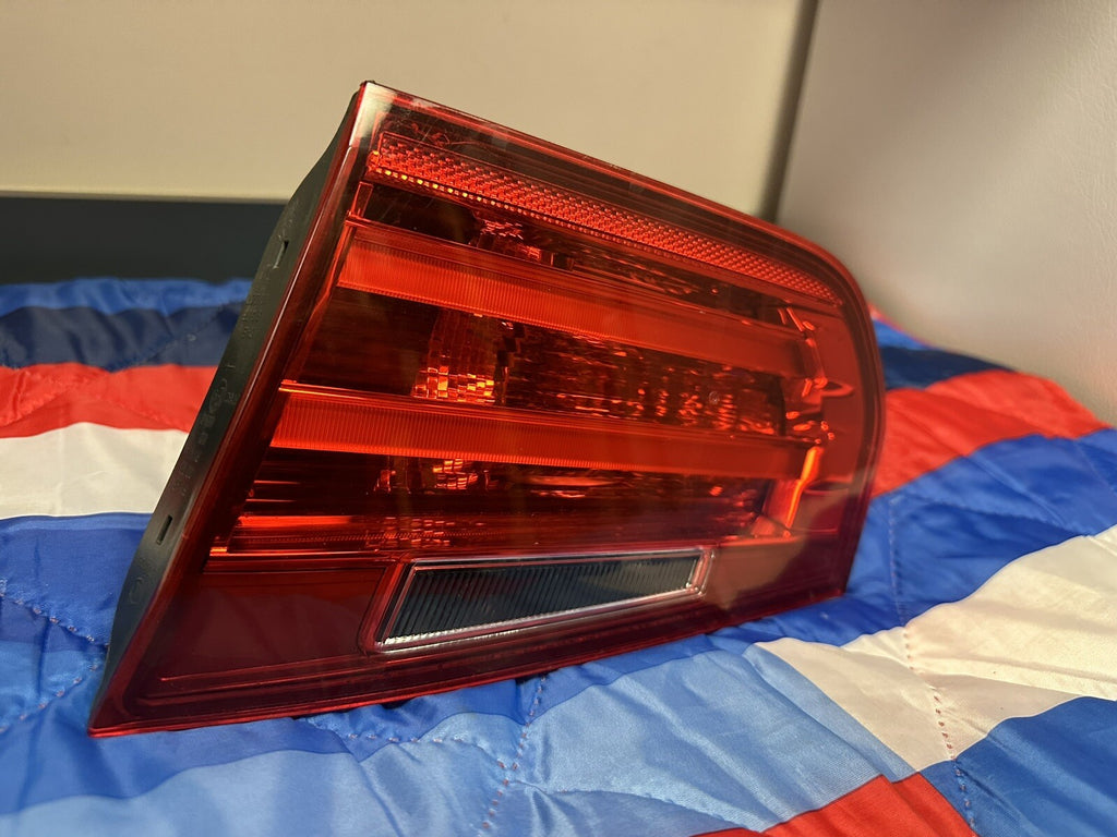 12-15 BMW 3 SERIES F30 F31 RIGHT SIDE INNER TRUNK LID MOUNTED TAILLIGHT OEM