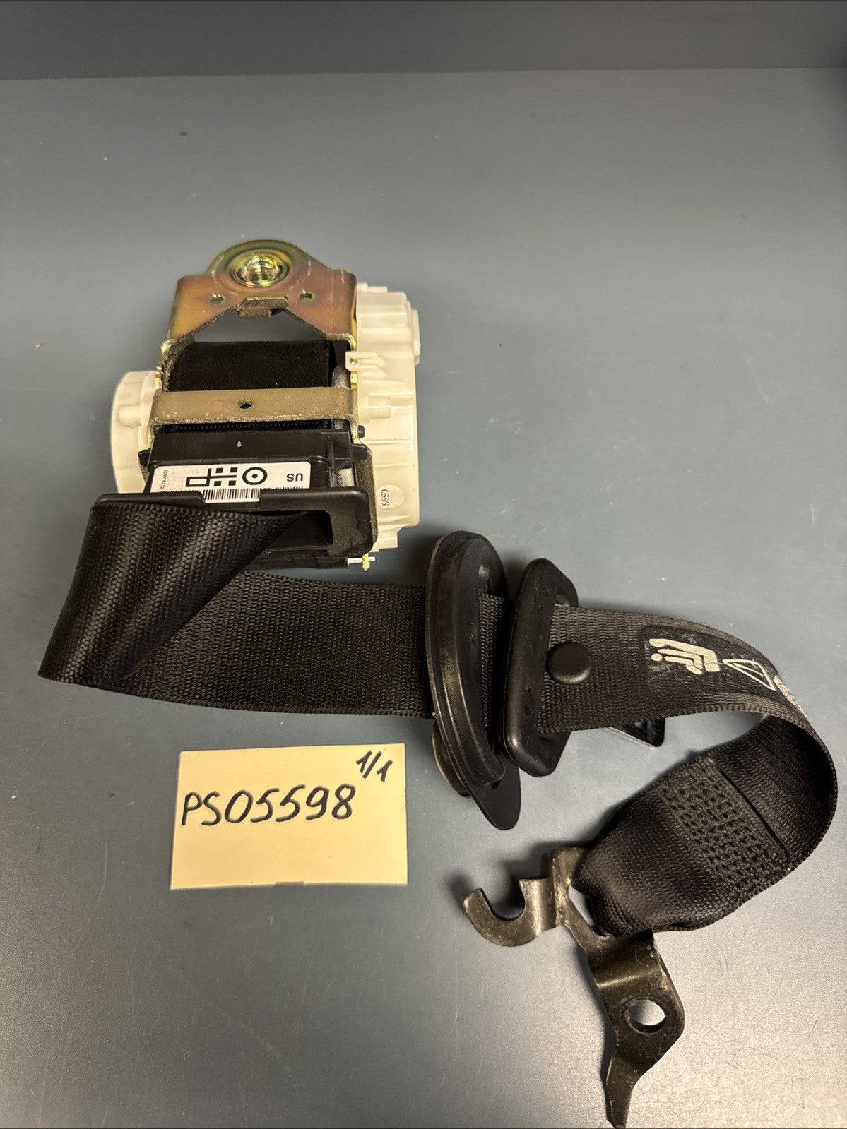 06-11 BMW E90 335i Front Right Passenger Side Seat Belt Retractor 6978732 OEM