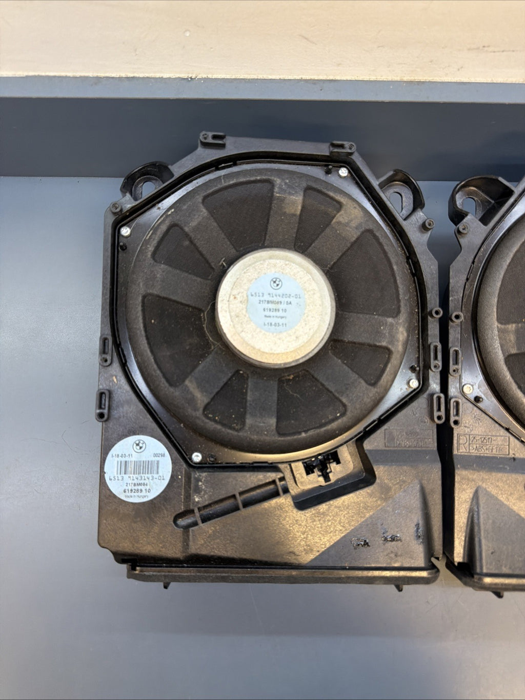 08-13 BMW E92 E90 3 SER FRONT LEFT & RIGHT HI-FI SUBWOOFER SET 9143143 9143144