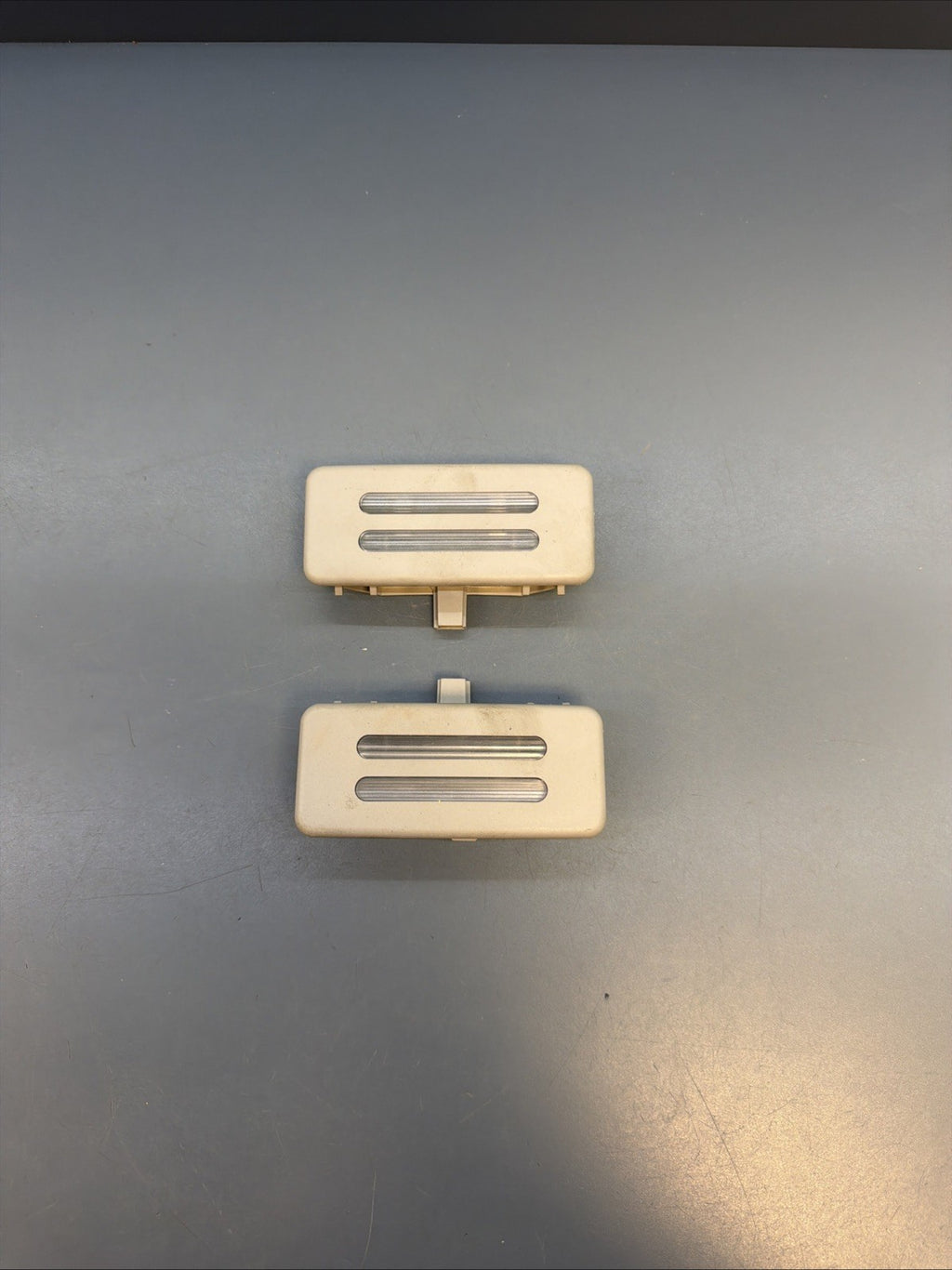 06-11 BMW E60,E61,E90,E91,E92 SUN VISOR INTERIOR LIGHT 6962011 SET OF 2