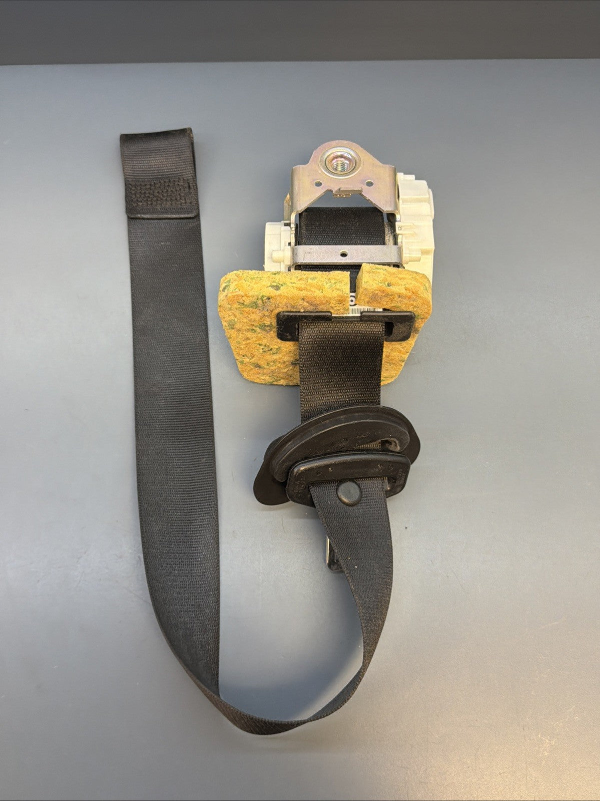 08-13 BMW E90 E92 E93 M3 OEM Coupe Front Right Seat Belt Black 34016740