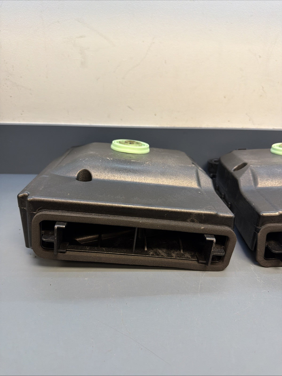 08-13 BMW E92 E90 3 SER FRONT LEFT & RIGHT HI-FI SUBWOOFER SET 9143143 9143144