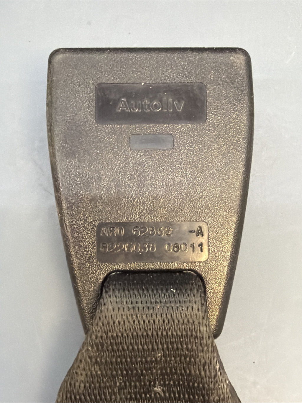 99-06 BMW E46 325 330 REAR PASSENGER SEAT BELT BUCKLE RECEIVER OEM 8233292