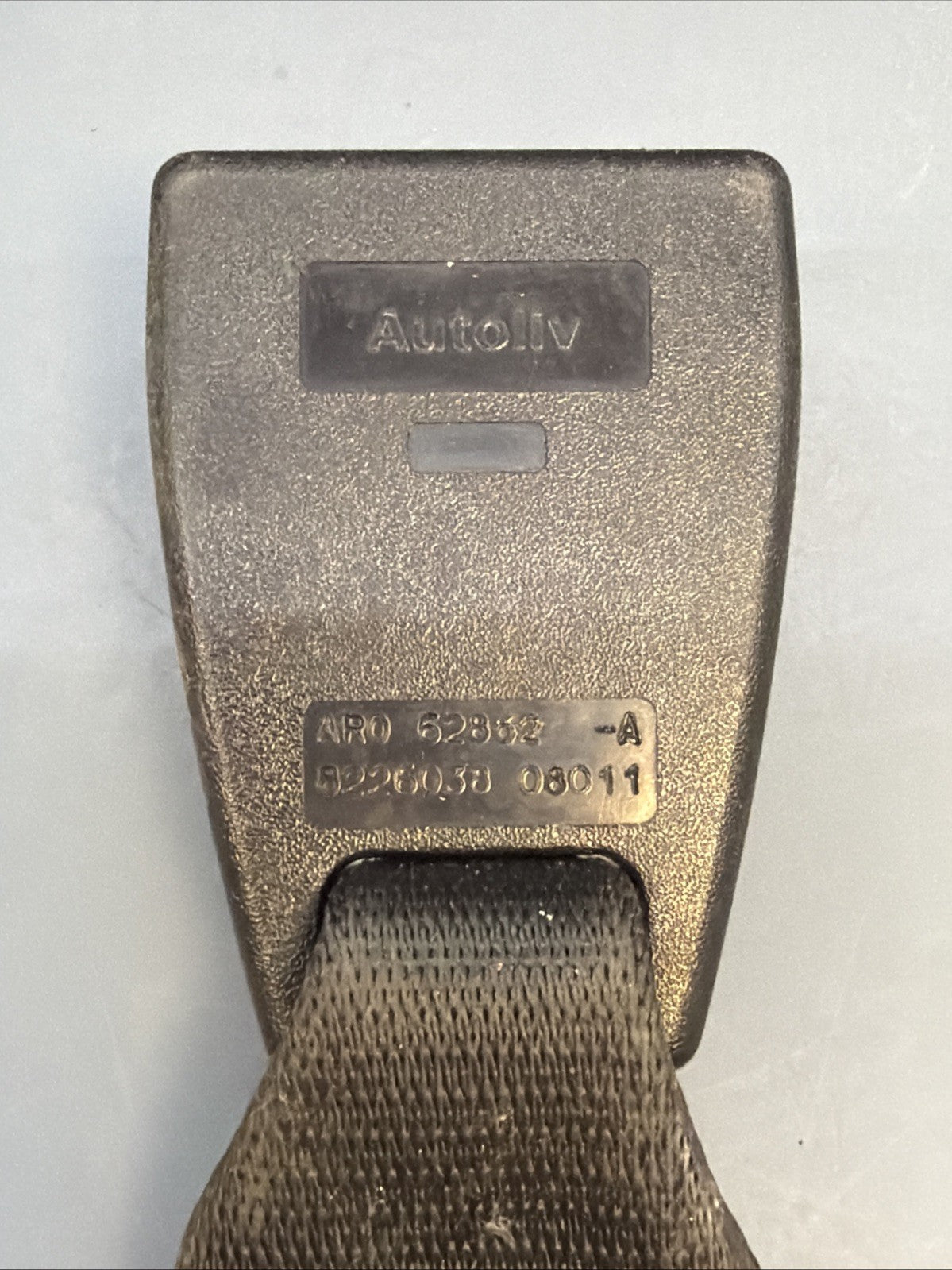 99-06 BMW E46 325 330 REAR PASSENGER SEAT BELT BUCKLE RECEIVER OEM 8233292