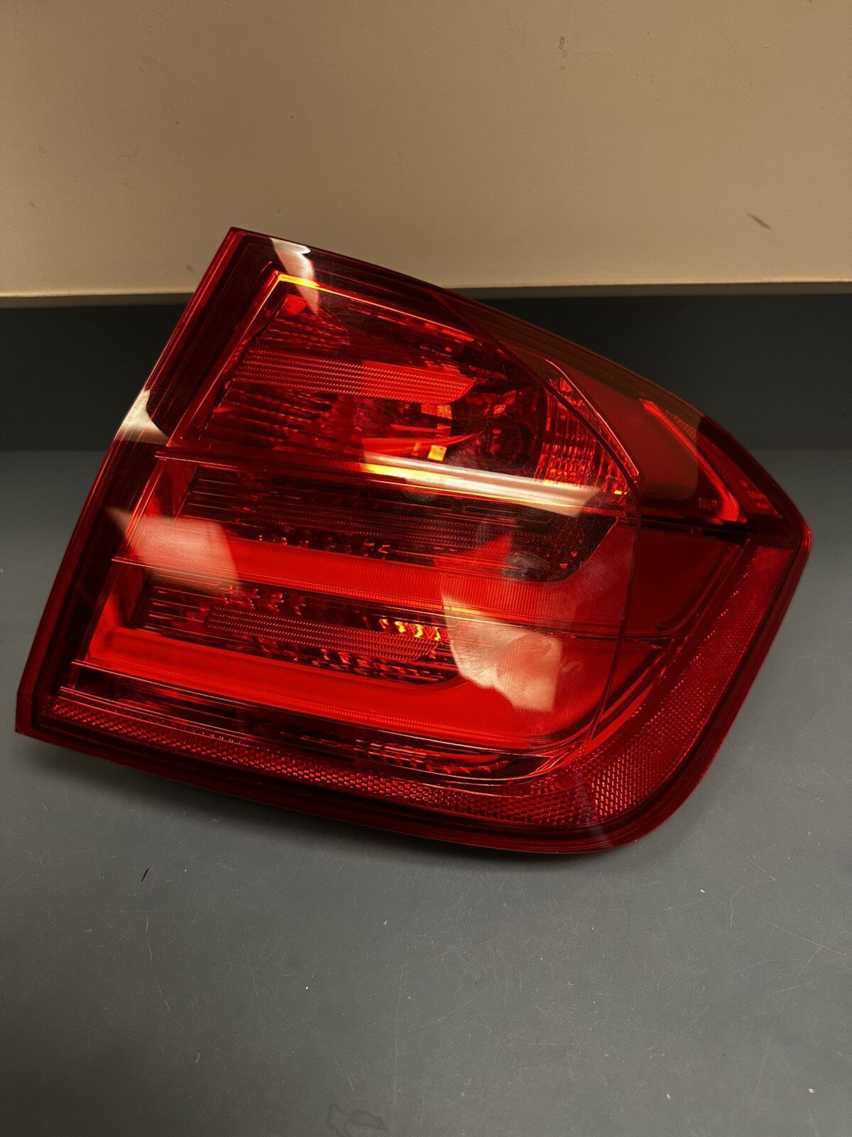 12-16 BMW F30 REAR RIGHT SIDE TRUNK OUTER STOP TAILLIGHT TAILLAMP OEM 7259896