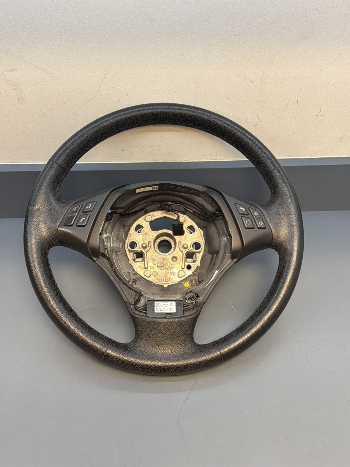 06-12 OEM BMW E90 E91 BASE Leather Steering Wheel Heated Multifunction 6795569