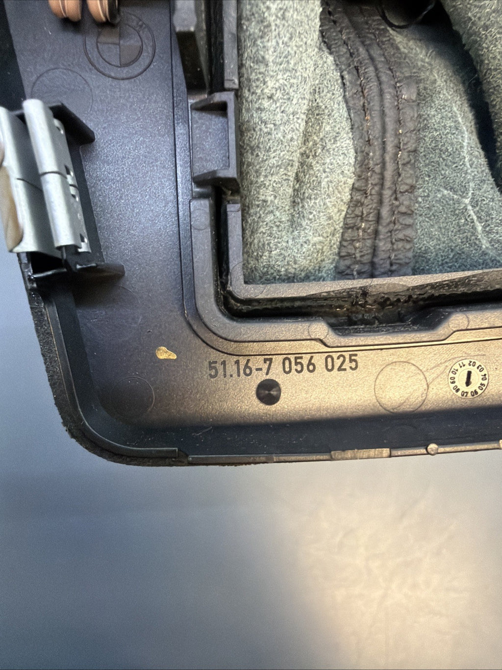 BMW 2003-2010 E83 X3 AUTOMATIC TRANSMISSION GEAR SHIFTER BOOT BLACK OEM 7056025