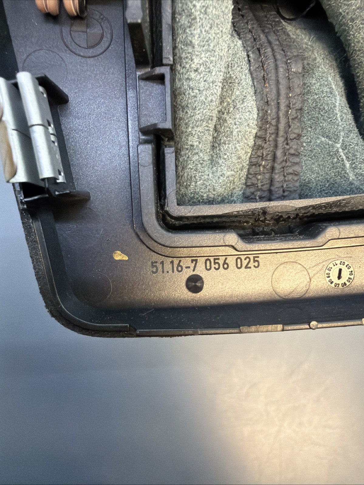 BMW 2003-2010 E83 X3 AUTOMATIC TRANSMISSION GEAR SHIFTER BOOT BLACK OEM 7056025
