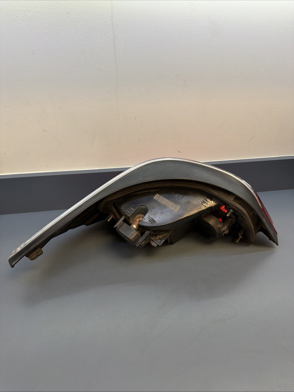 04 - 07 BMW E60 5 SERIES RIGHT PASSENGER TAIL LIGHT LAMP 7165740 OEM PRE LCI