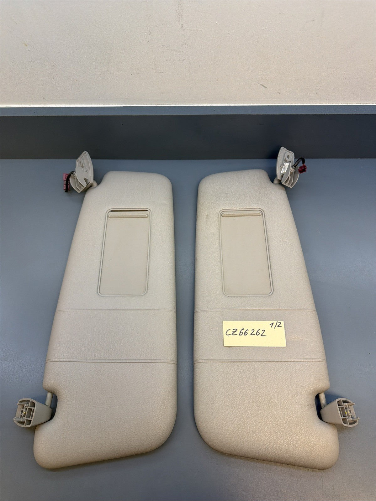 2008 E60 BMW 535i LEFT RIGHT WINDSHIELD SUN VISOR 6905983 OEM SET OF 2