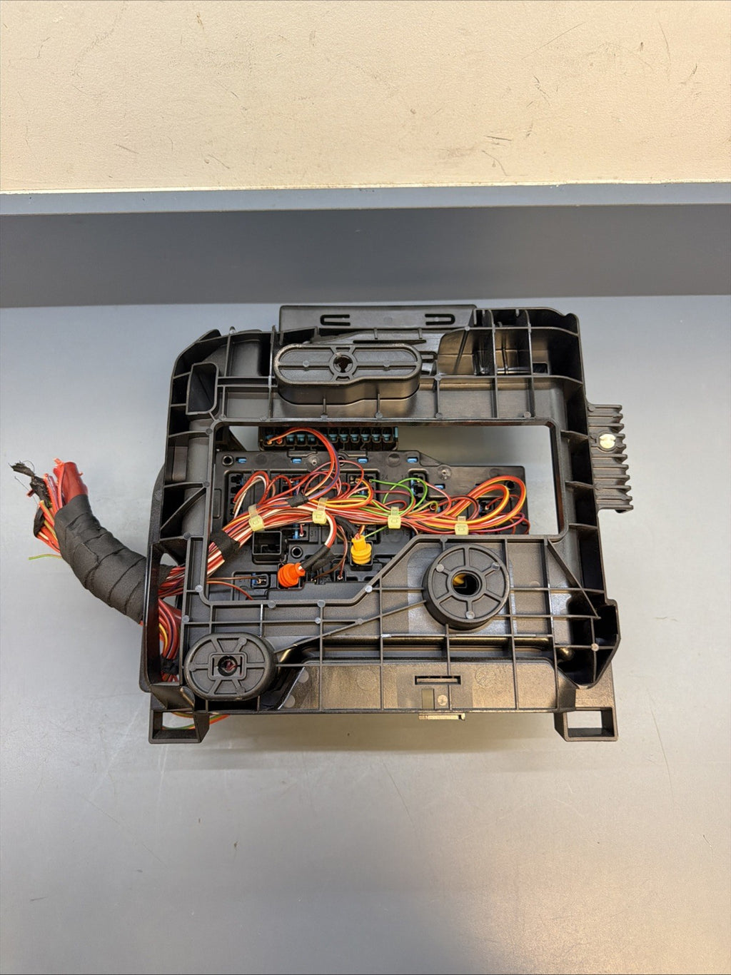 BMW F39 F44 F48 2 Series X1 X2 Power Distribution Junction Fuse Box 9270356