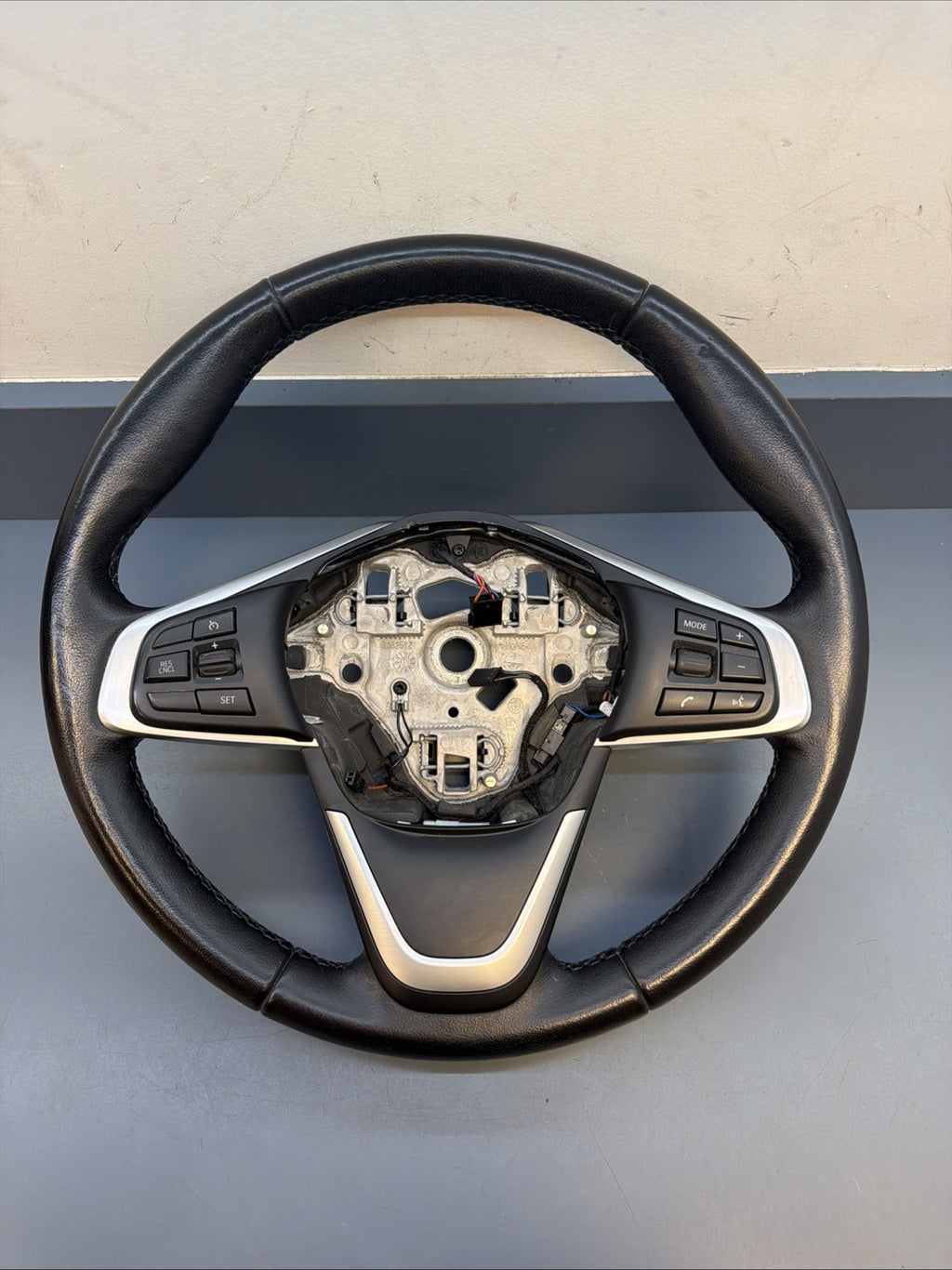 16-2022 BMW X1 F48 X2 F39 SPORT STEERING WHEEL W/ SWITCHES BLACK LEATHER 3082512