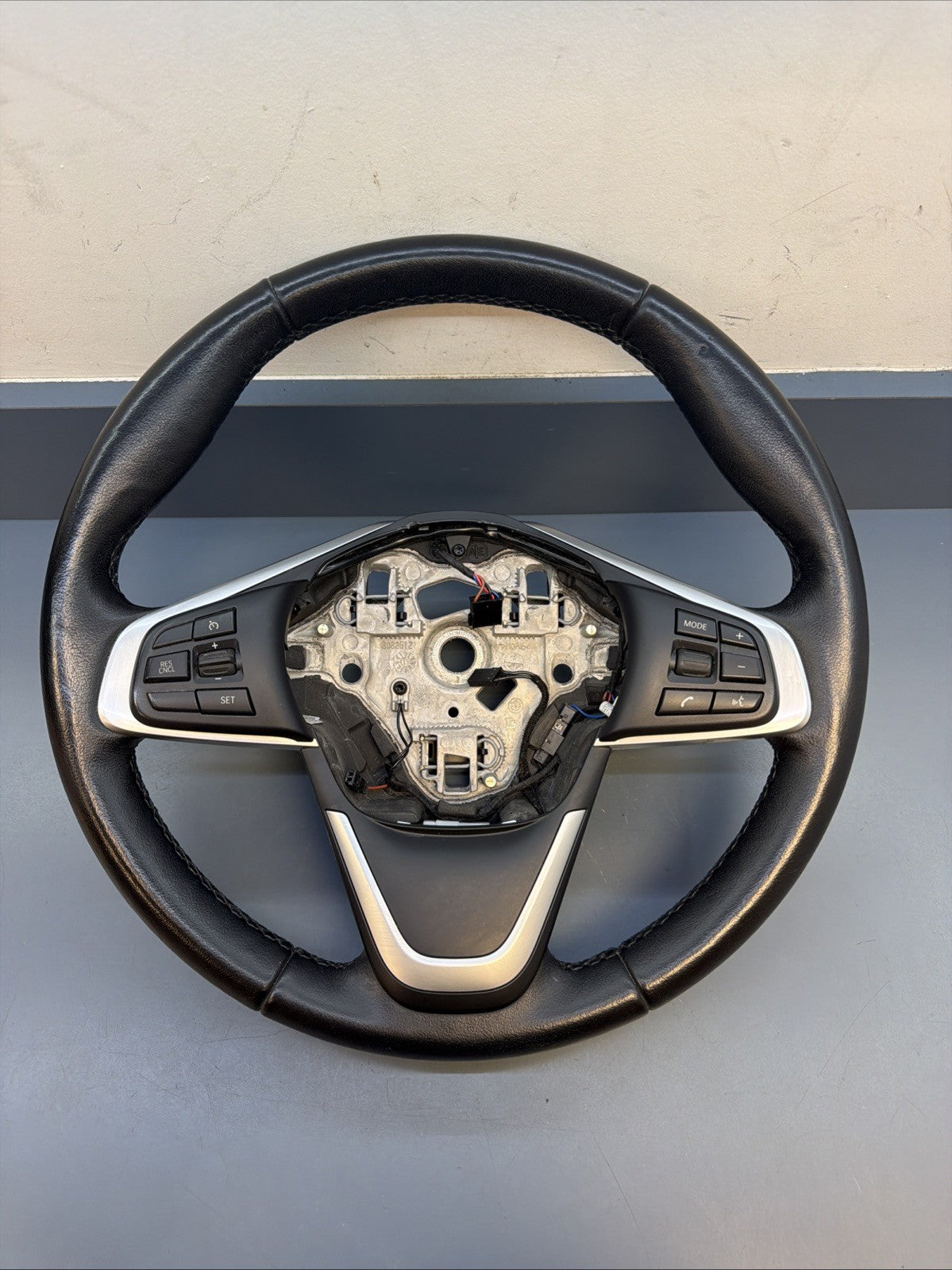 16-2022 BMW X1 F48 X2 F39 SPORT STEERING WHEEL W/ SWITCHES BLACK LEATHER 3082512