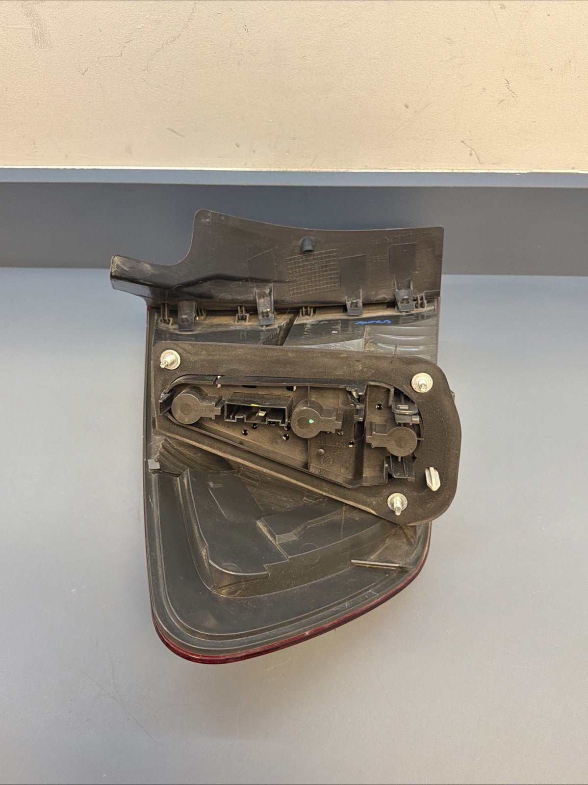 2013 2014 2015 BMW E84 X1 REAR RIGHT OUTER TAIL LIGHT ASSEMBLY OEM 2990112