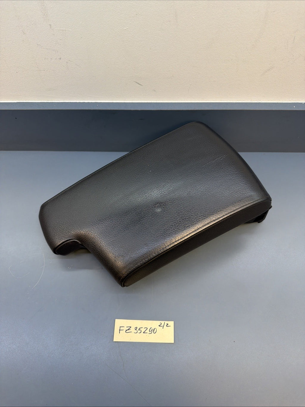 BMW OEM E90 E91 E92 E93 schwarz black armrest center console