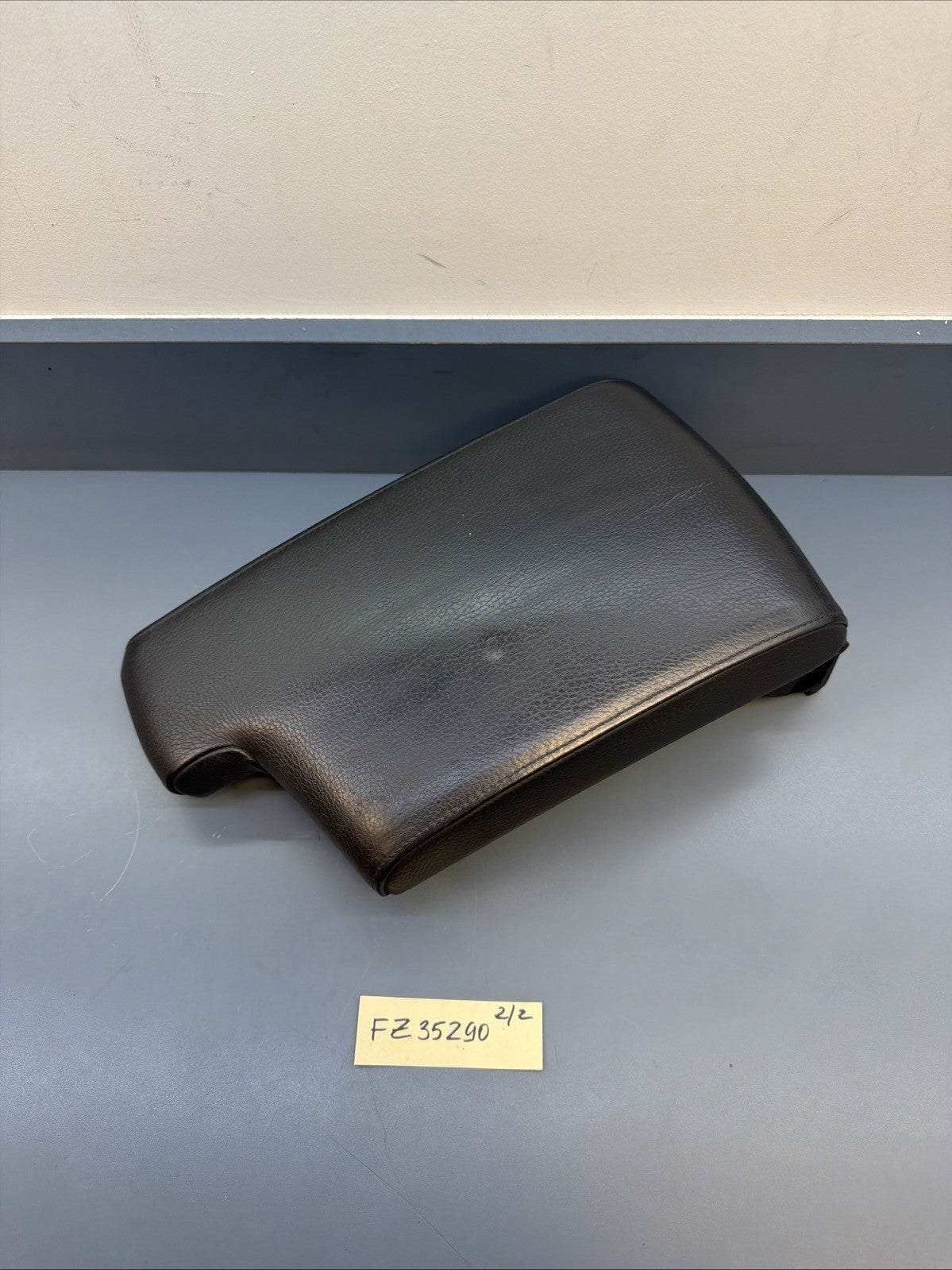 BMW OEM E90 E91 E92 E93 schwarz black armrest center console