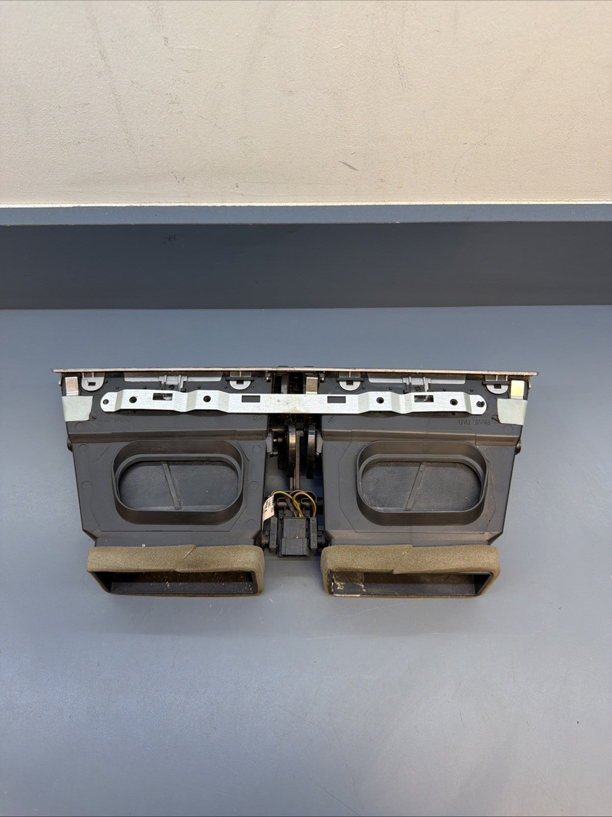 OEM 2002-2008 BMW 750Li E65 E66 Center Dash AC Air Vent Silver 8223599