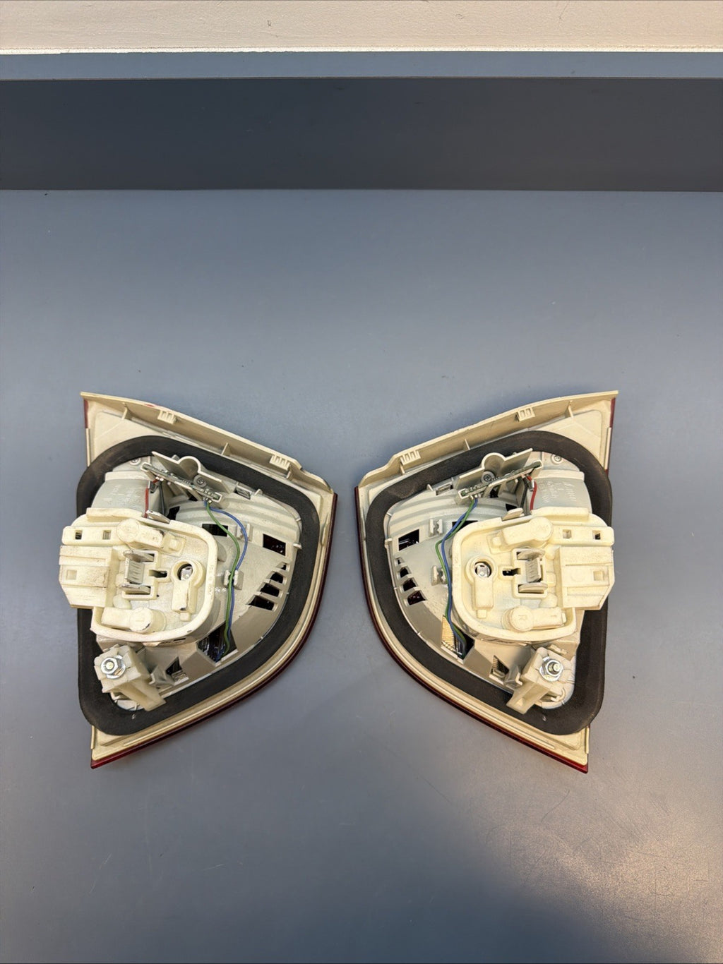 BMW 07-11 E90 LCI 3 SERIES R+L INNER TRUNK LED TAIL LIGHTS 2PC 7289428+7289427