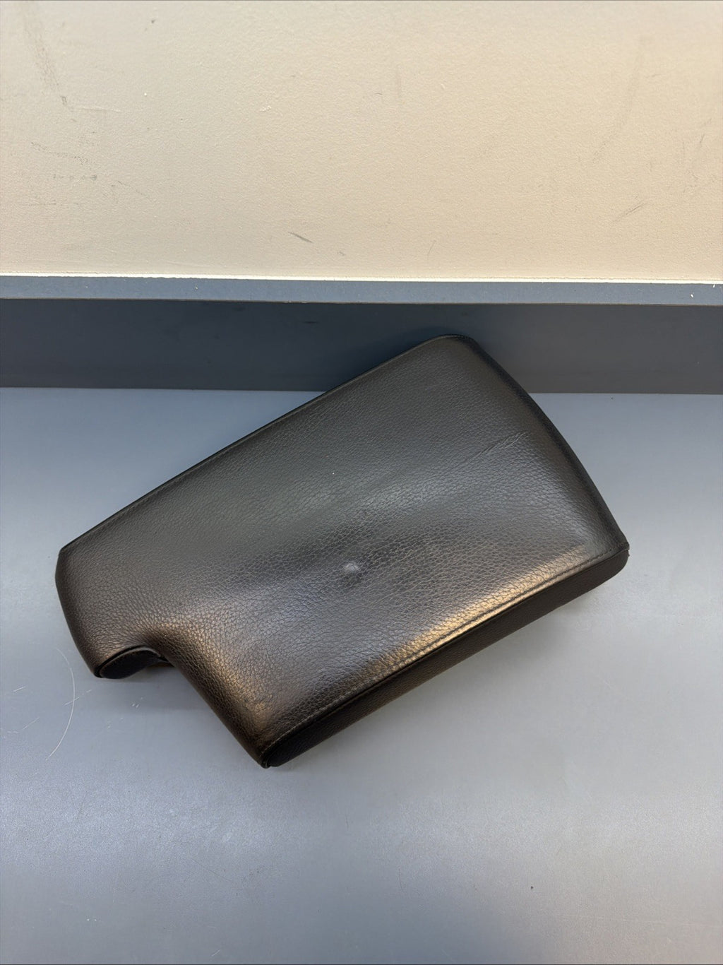 BMW OEM E90 E91 E92 E93 schwarz black armrest center console