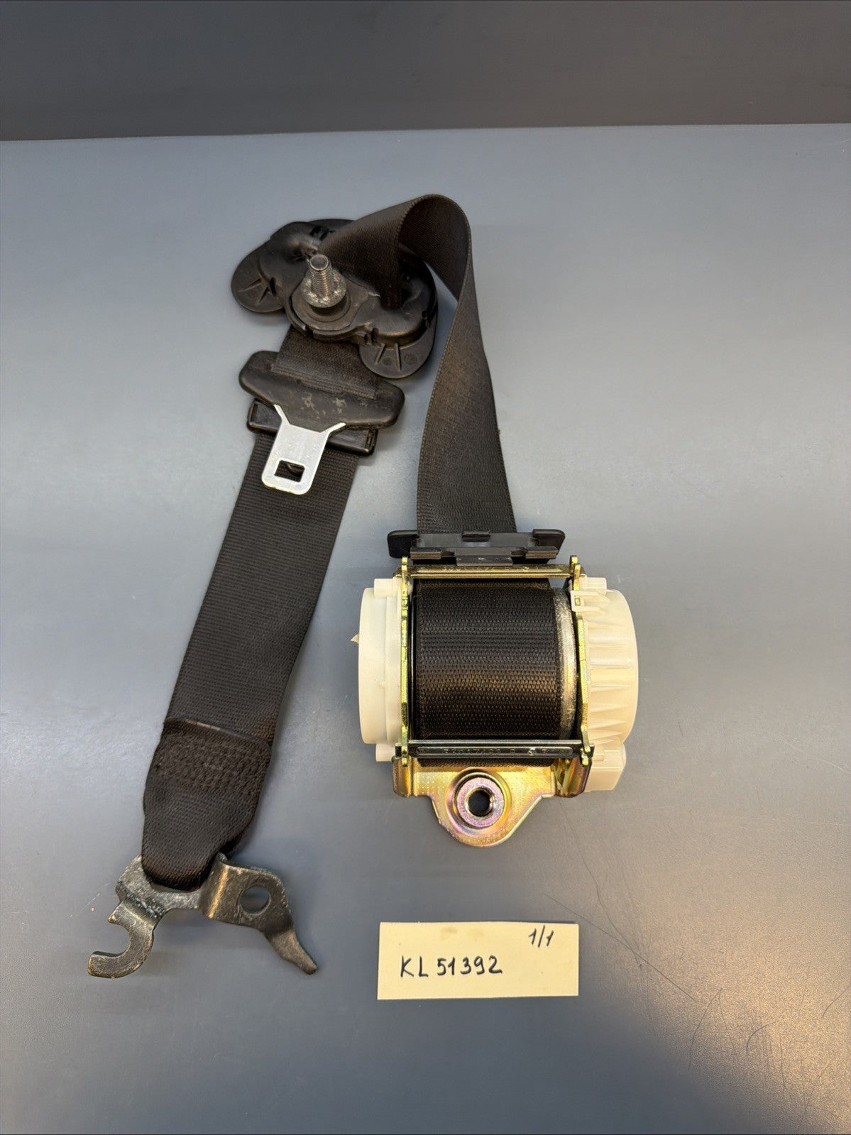 BMW 2005-2009 E90 FRONT RIGHT DRIVER SEAT BELT OEM 33017492