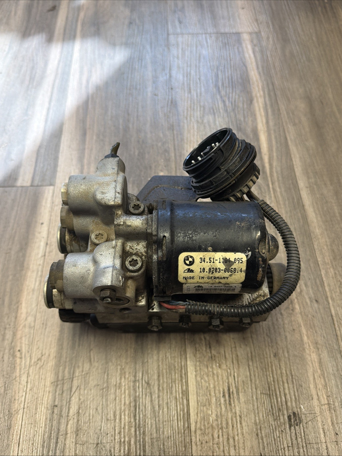 1998 BMW 328i Pump Anti-Lock Brake Assembly Module TRAC CTRLl 34511184095 OEM