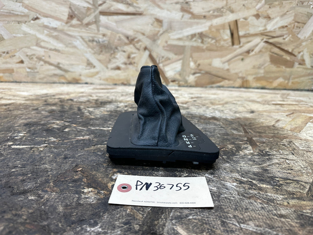BMW 99-06 3 SERIES CENTER CONSOLE AUTOMATIC TRANS SHIFT BOOT+TRIM 7060677