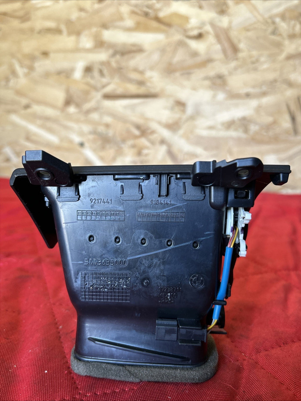 2011-2017 BMW X3 - LEFT DASH AIR VENT 9217441