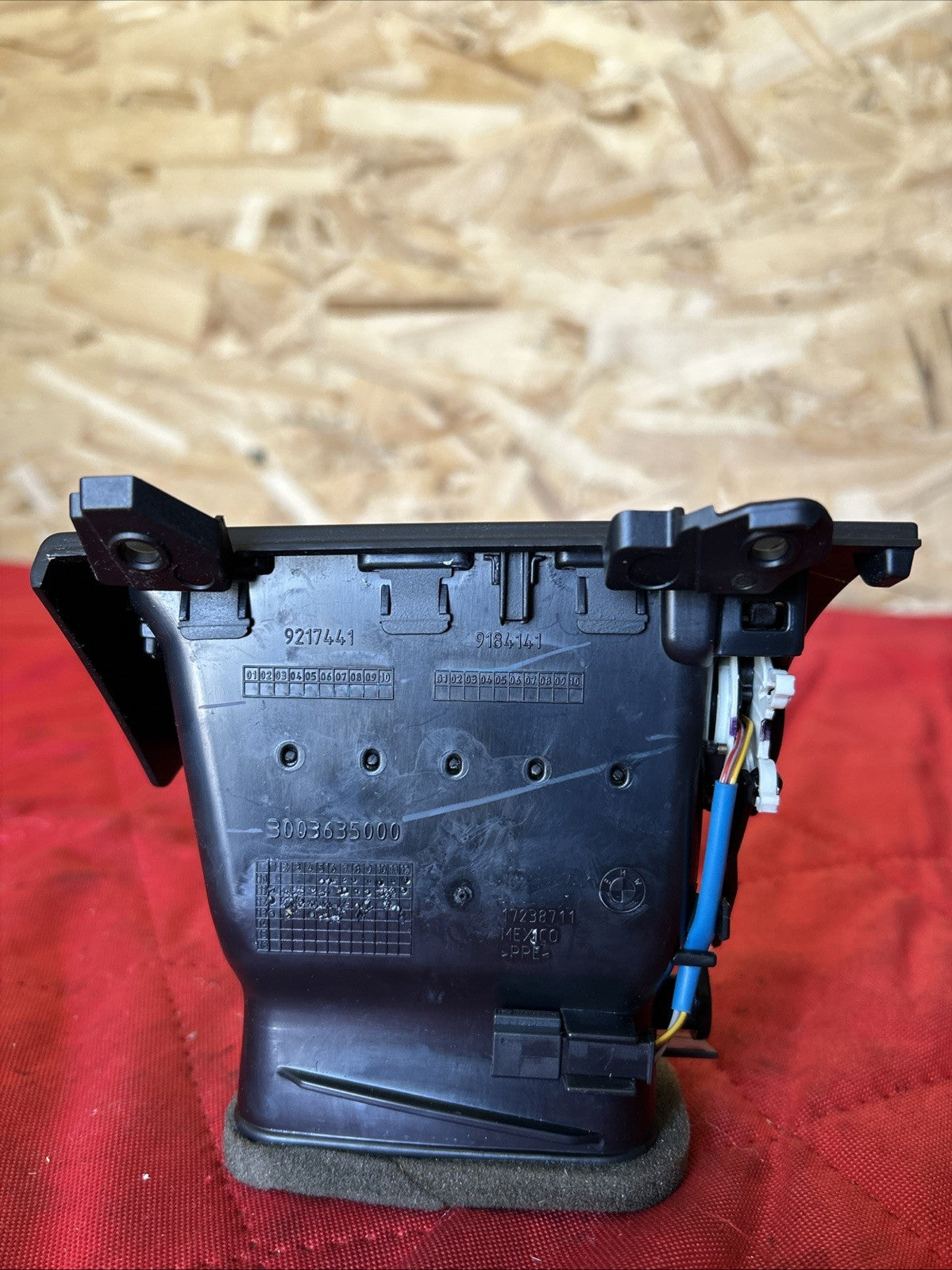 2011-2017 BMW X3 - LEFT DASH AIR VENT 9217441