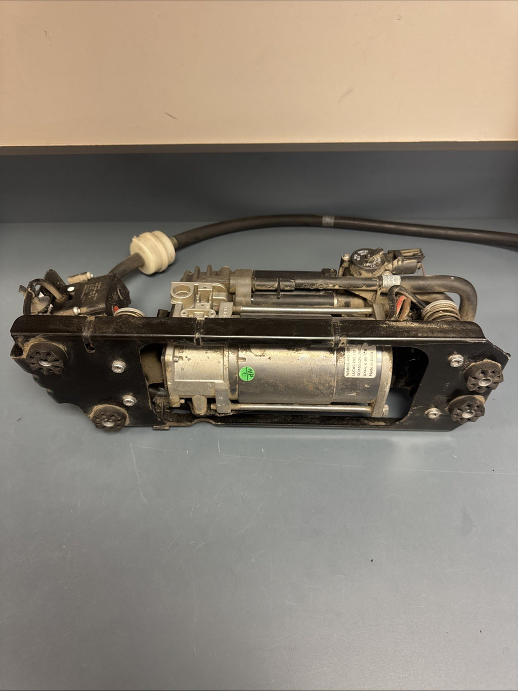 2009 - 2016 Fits Bmw 535iGT 5 7 Series Air Suspension Compressor Pump 6794465