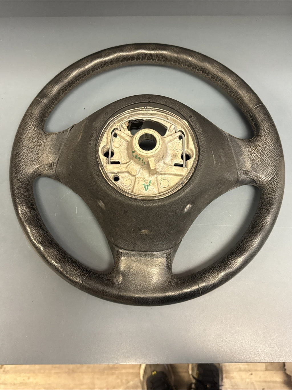 2006–2011 BMW 325i E90 STEERING WHEEL W/ CONTROL SWITCHES OEM 6959893-01 6764547