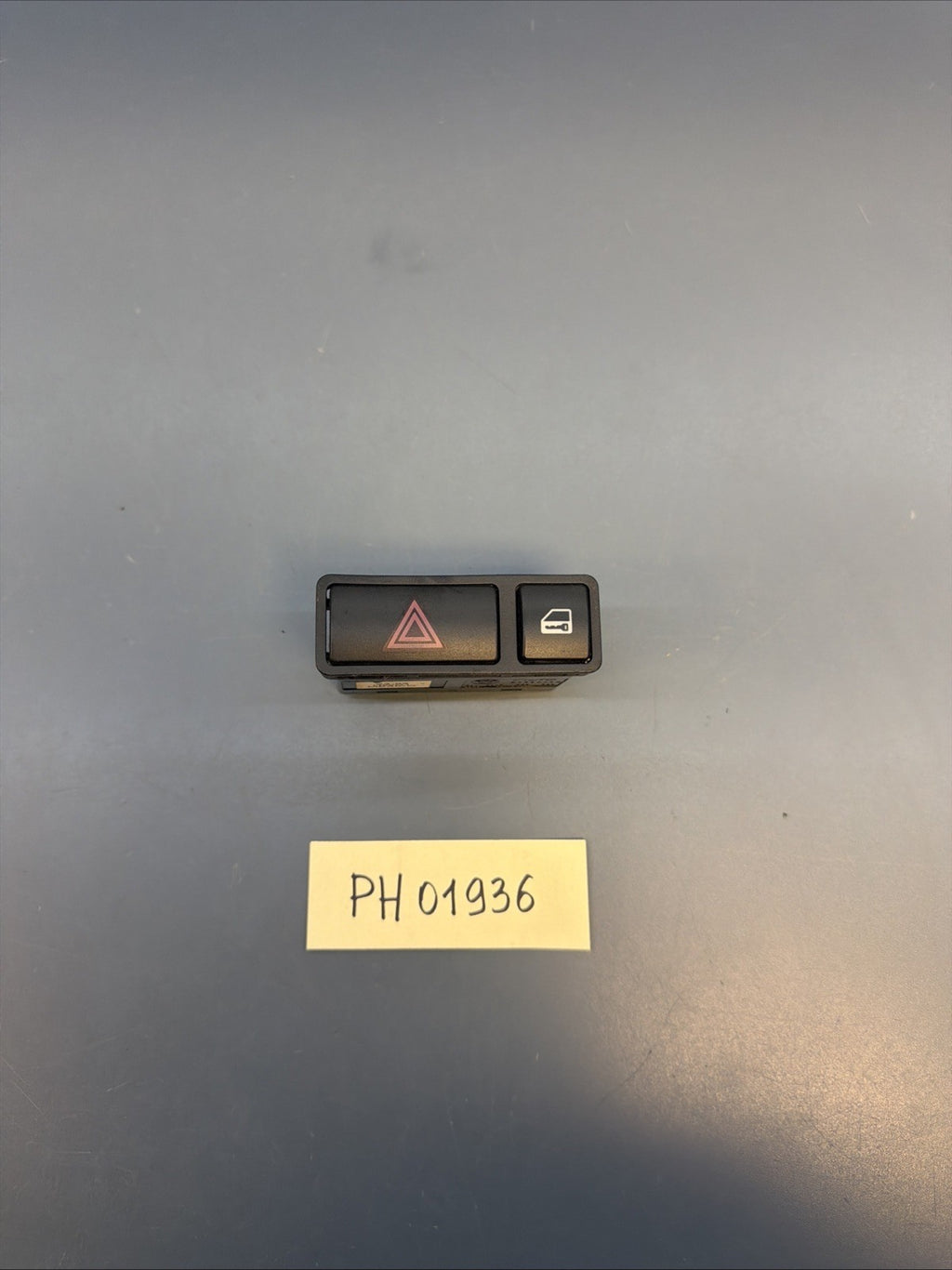 2000-2006 BMW E53 X5 E46 3 Series Hazard Locking Switch OEM 8368920