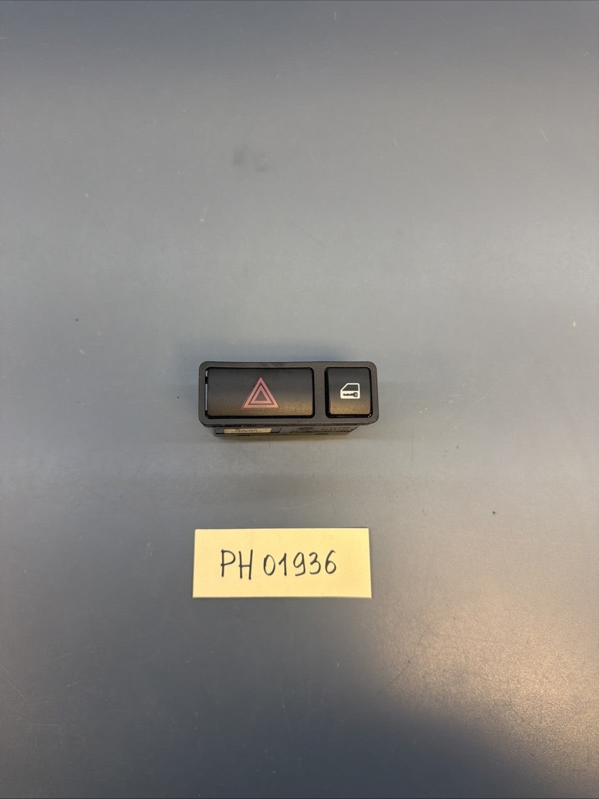 2000-2006 BMW E53 X5 E46 3 Series Hazard Locking Switch OEM 8368920