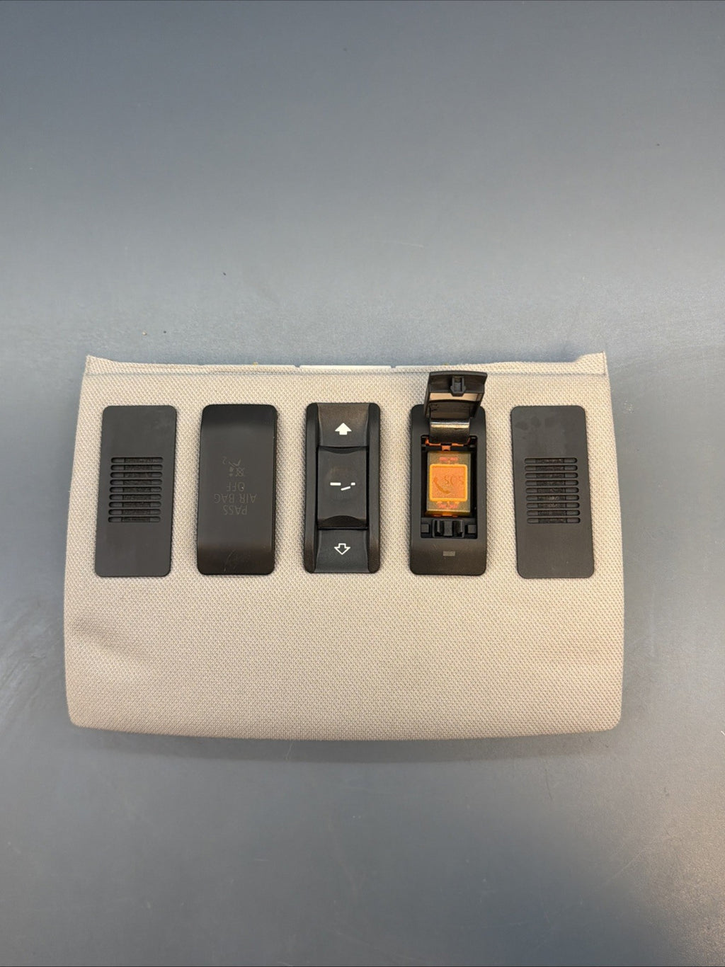 08 BMW 535xi E60 Front Upper Sunroof Mic Switch Control Switch Trim OEM 7125072