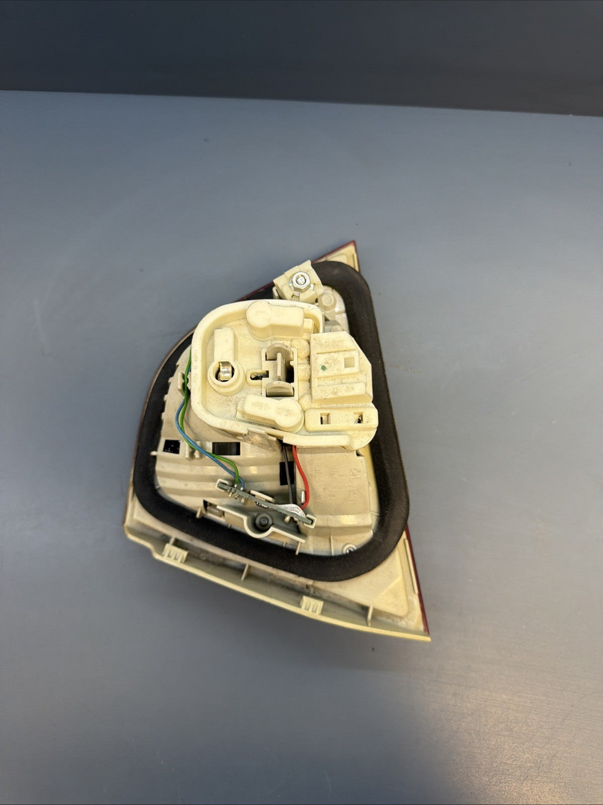 09-11 BMW E90 3 SERIES 328i 335i REAR LEFT DRIVER SIDE INNER TAIL LIGHT 7154155