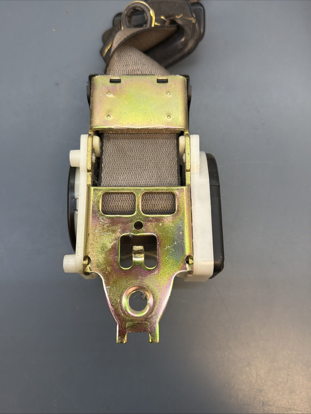 89-95 Bmw E34 5 Series Front Left Side Upper Seat Belt Retractor Beige 8164161