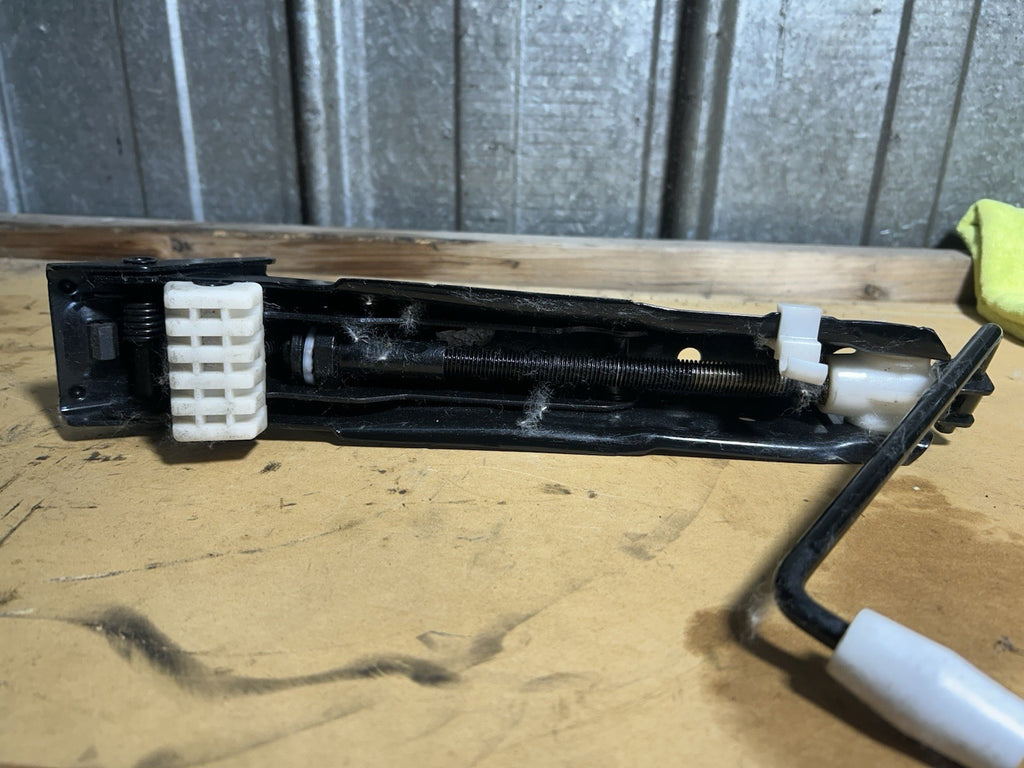 04-10 BMW E46 E60 BMW 550I 525i 530 SPARE TIRE JACK CAR LIFT OEM 6766621