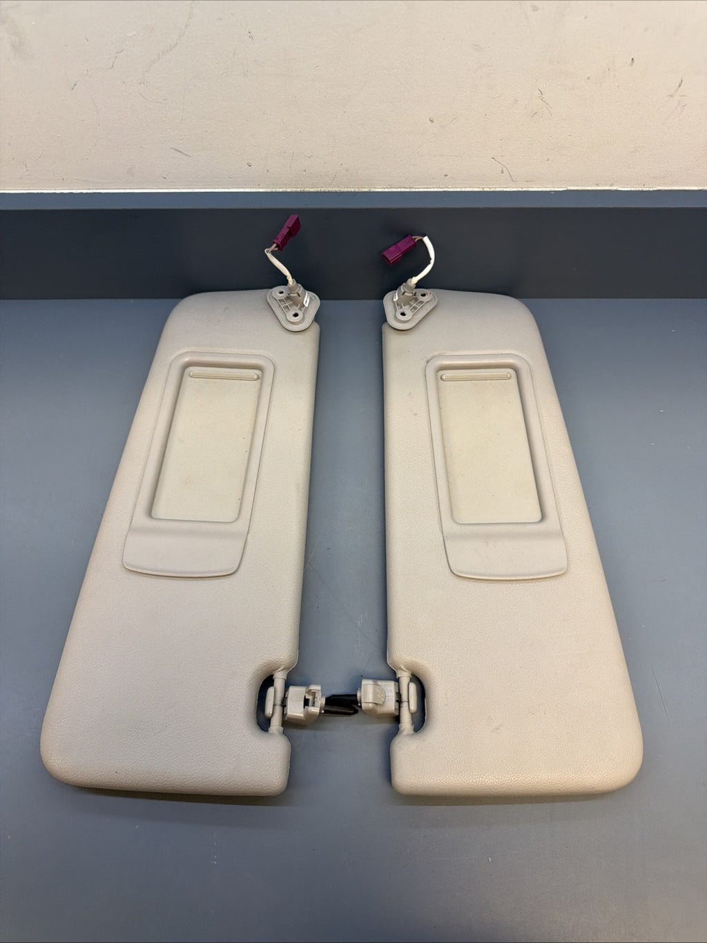 BMW E90 E91 E92 E93 Sun Visor Set OEM – Driver & Passenger Gray 6957369 6957370
