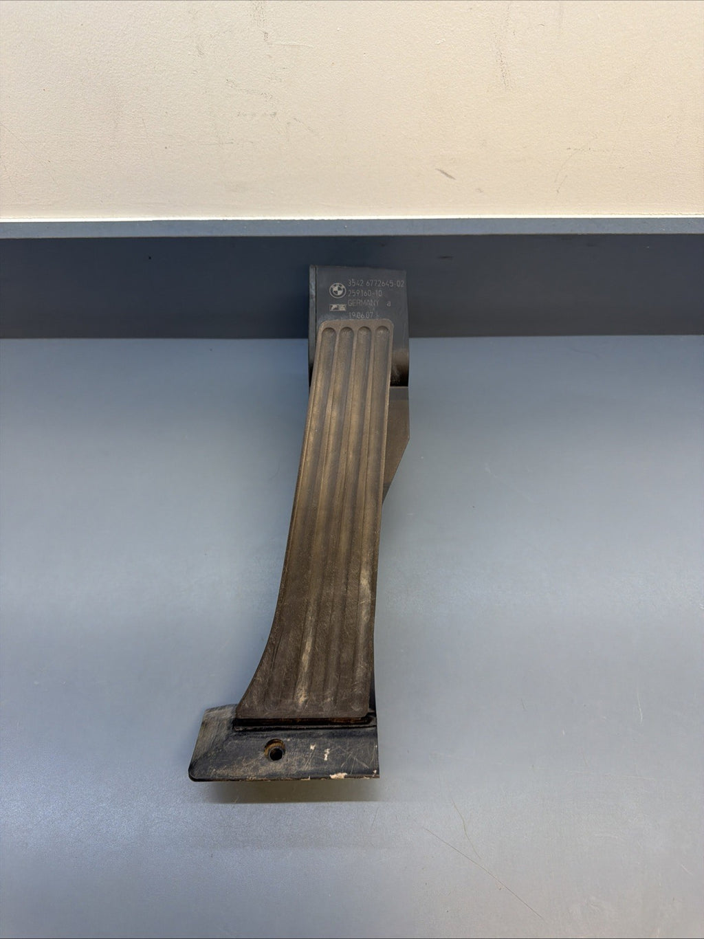 04-08 BMW E60 E63 E64 E65 E70 E83 E90 GAS FUEL ACCELERATOR FLOOR PEDAL 6772645