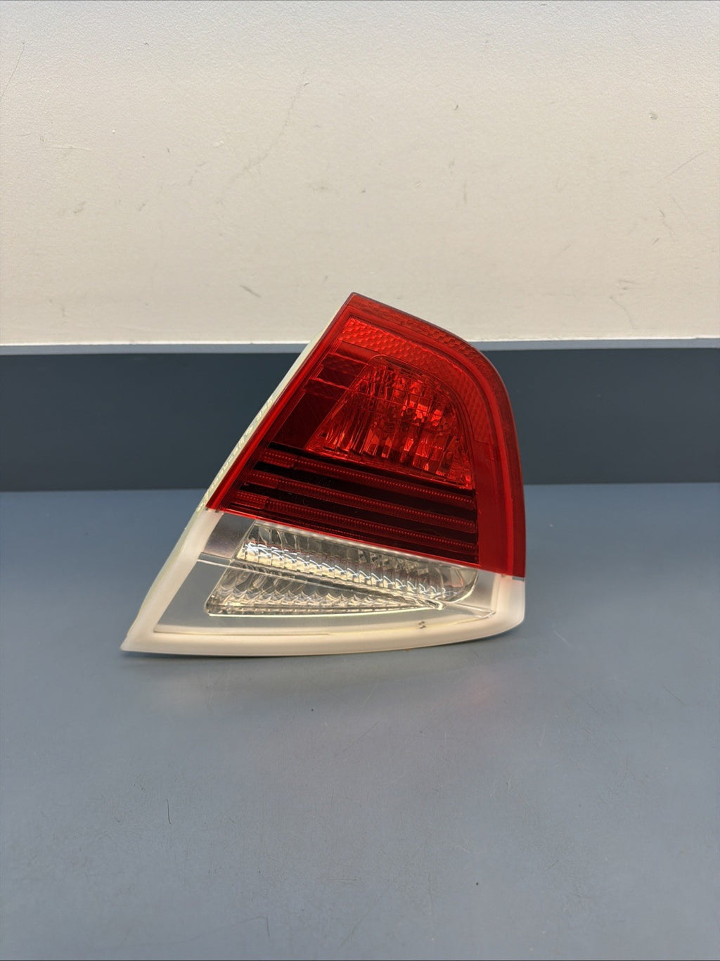 06-08 BMW E90 325i Rear Right Side Inner Tail Light Saloon 6937460 OEM PRE LCI