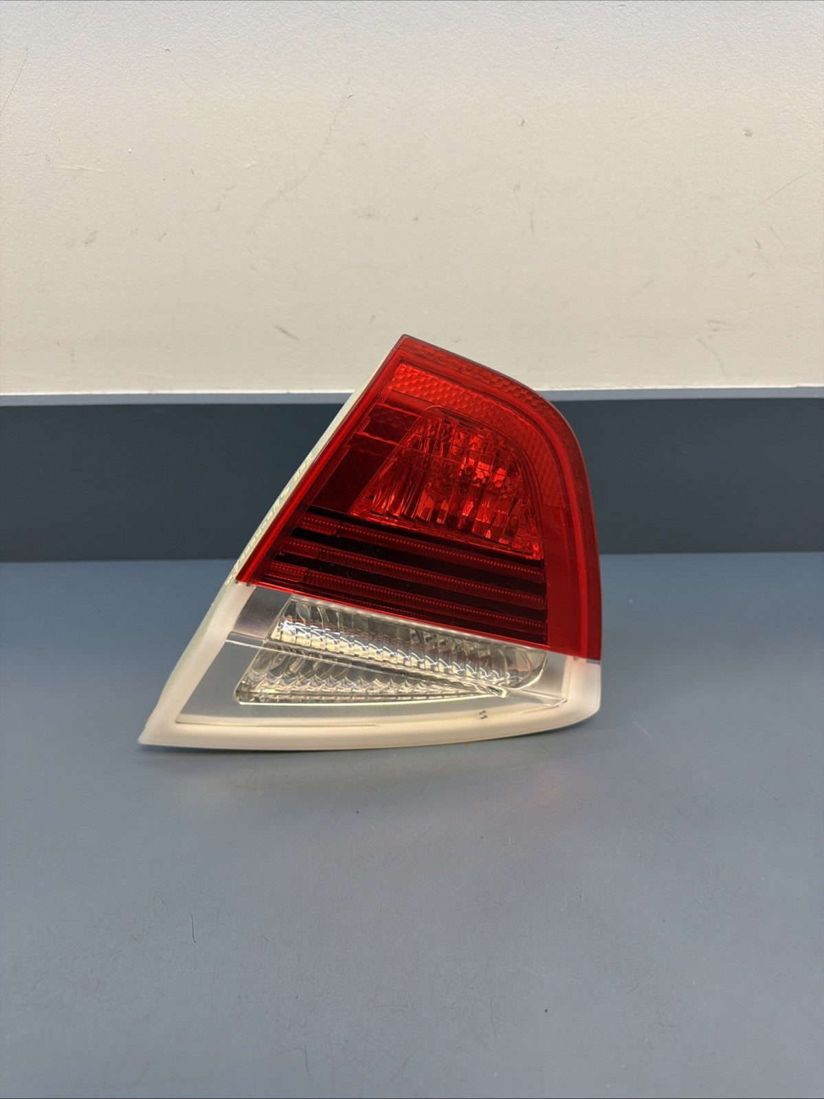 06-08 BMW E90 325i Rear Right Side Inner Tail Light Saloon 6937460 OEM PRE LCI
