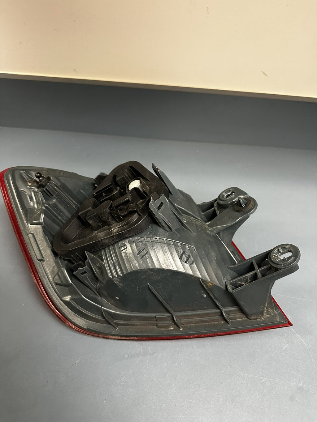 12-16 BMW F30 REAR RIGHT SIDE TRUNK OUTER STOP TAILLIGHT TAILLAMP OEM 7259896